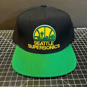 Seattle SuperSonics NBA Basketball 🏀 Mitchell & Ness SnapBack Hat 🟡⚪️🟢